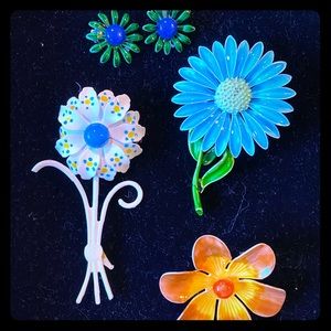 Flower brooches